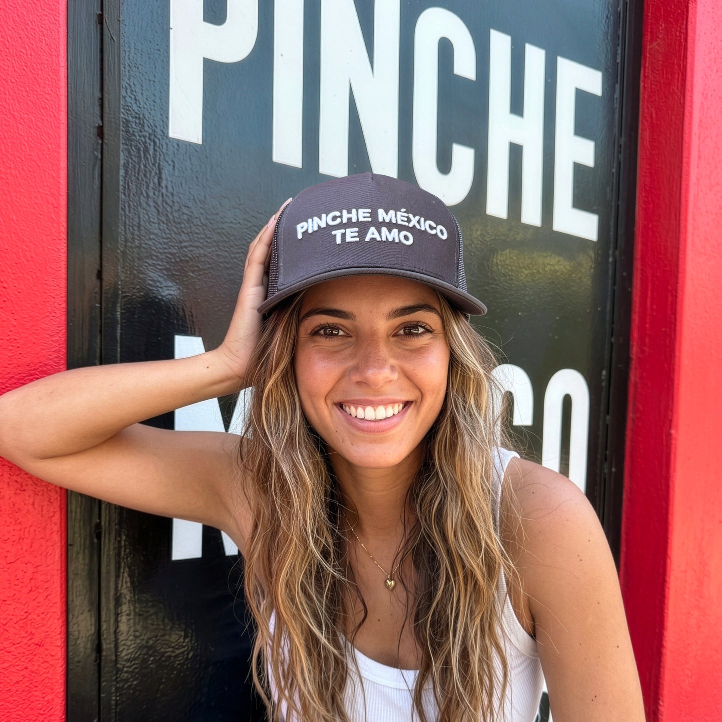 GORRA GRIS OSCURO PINCHE MÉXICO TE AMO