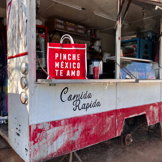 BOLSA DE MERCADO PINCHE MÉXICO TE AMO ROJA