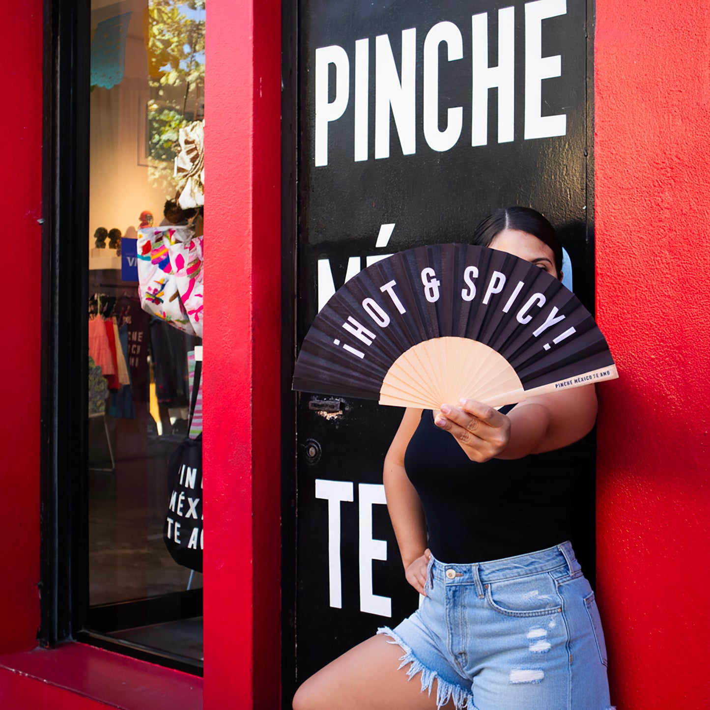 ABANICO NEGRO ¡HOT & SPICY!