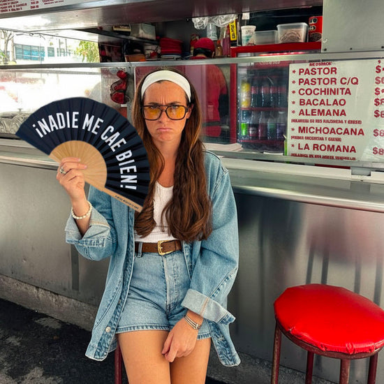 ABANICO NEGRO ¡NADIE ME CAE BIEN!