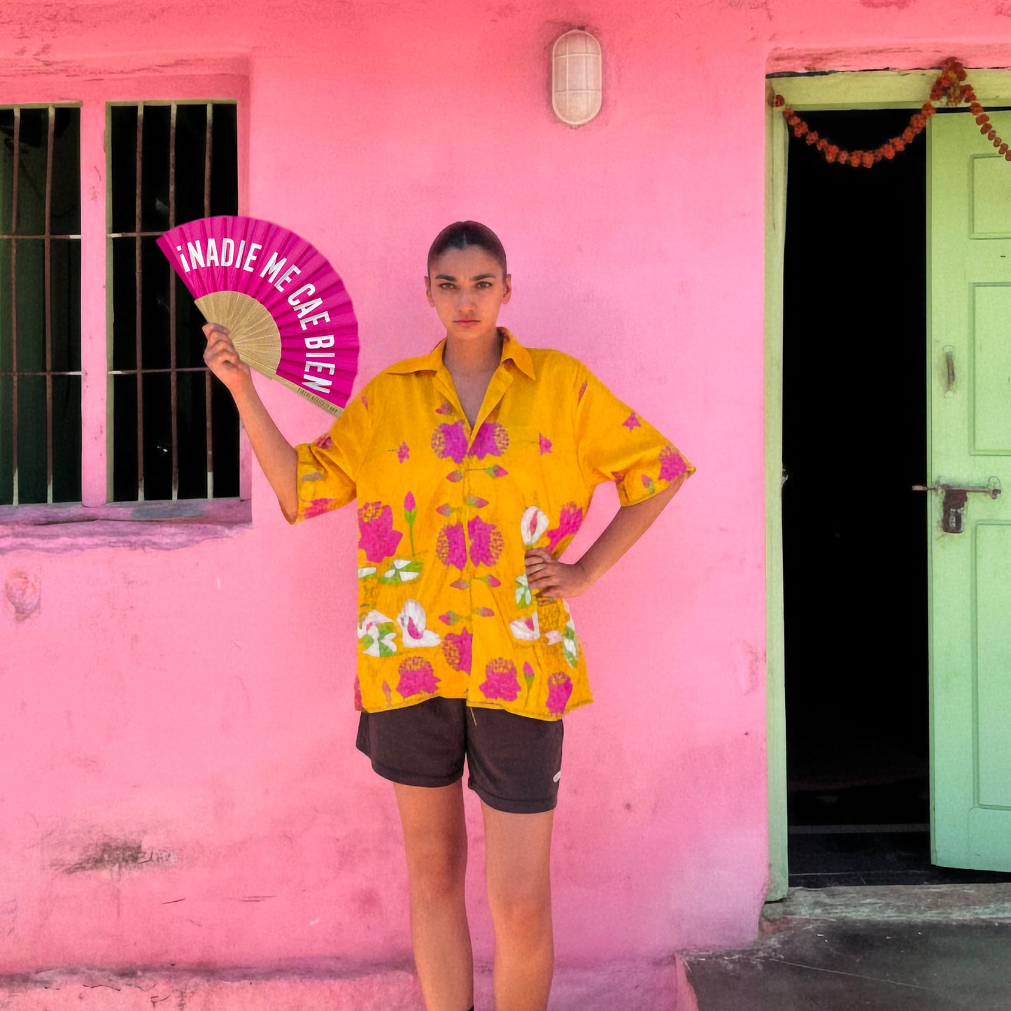 ABANICO ROSA ¡NADIE ME CAE BIEN!